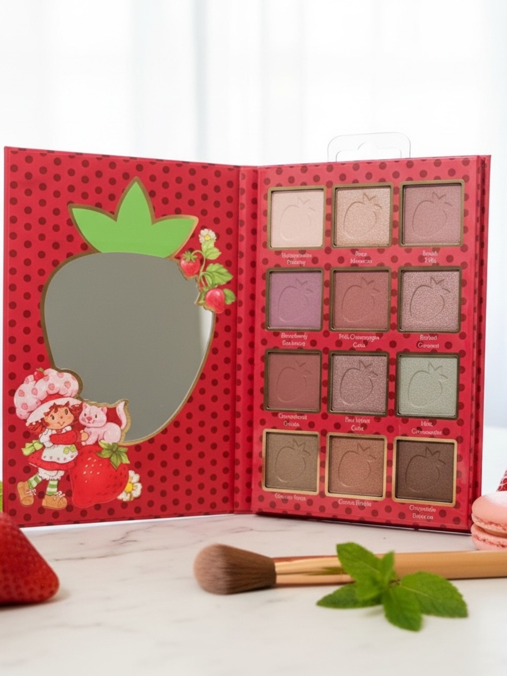 Strawberry Shortcake Eyeshadow Palette Makeup Palette 12 Colors New - Picture 3 of 3